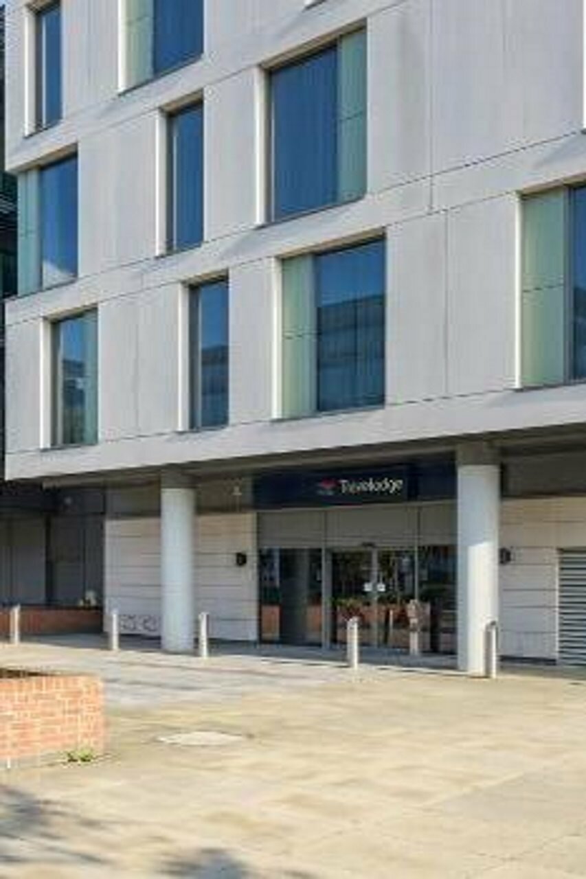 Фото Travelodge London Ealing