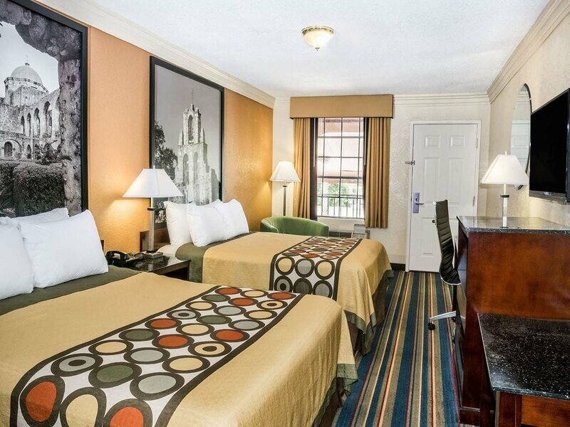 Фото Super 8 by Wyndham Houston West Katy