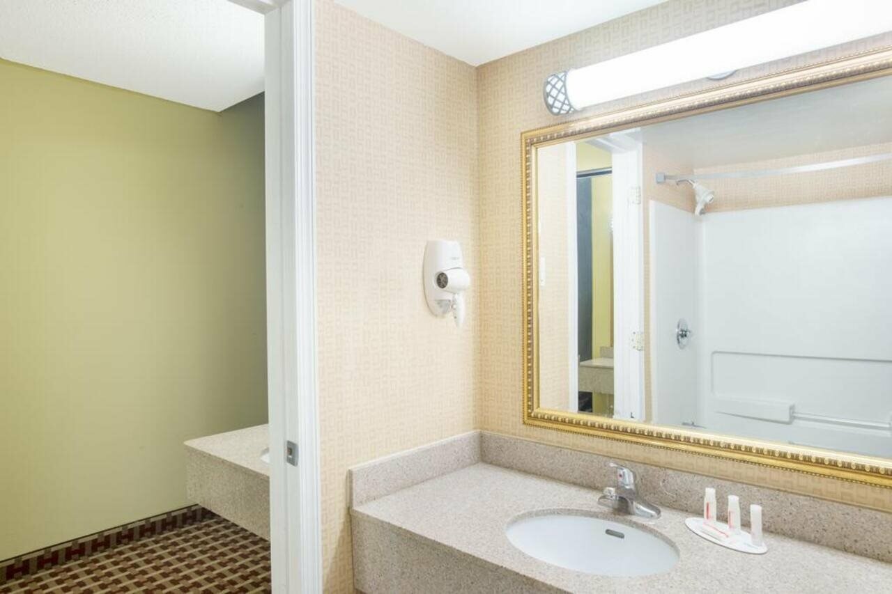 Фото Ramada by Wyndham Whitehall/Allentown