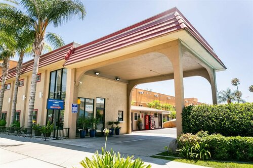 Внешний вид отеля Anaheim Discovery Inn & Suites в Анахайме, фото 1