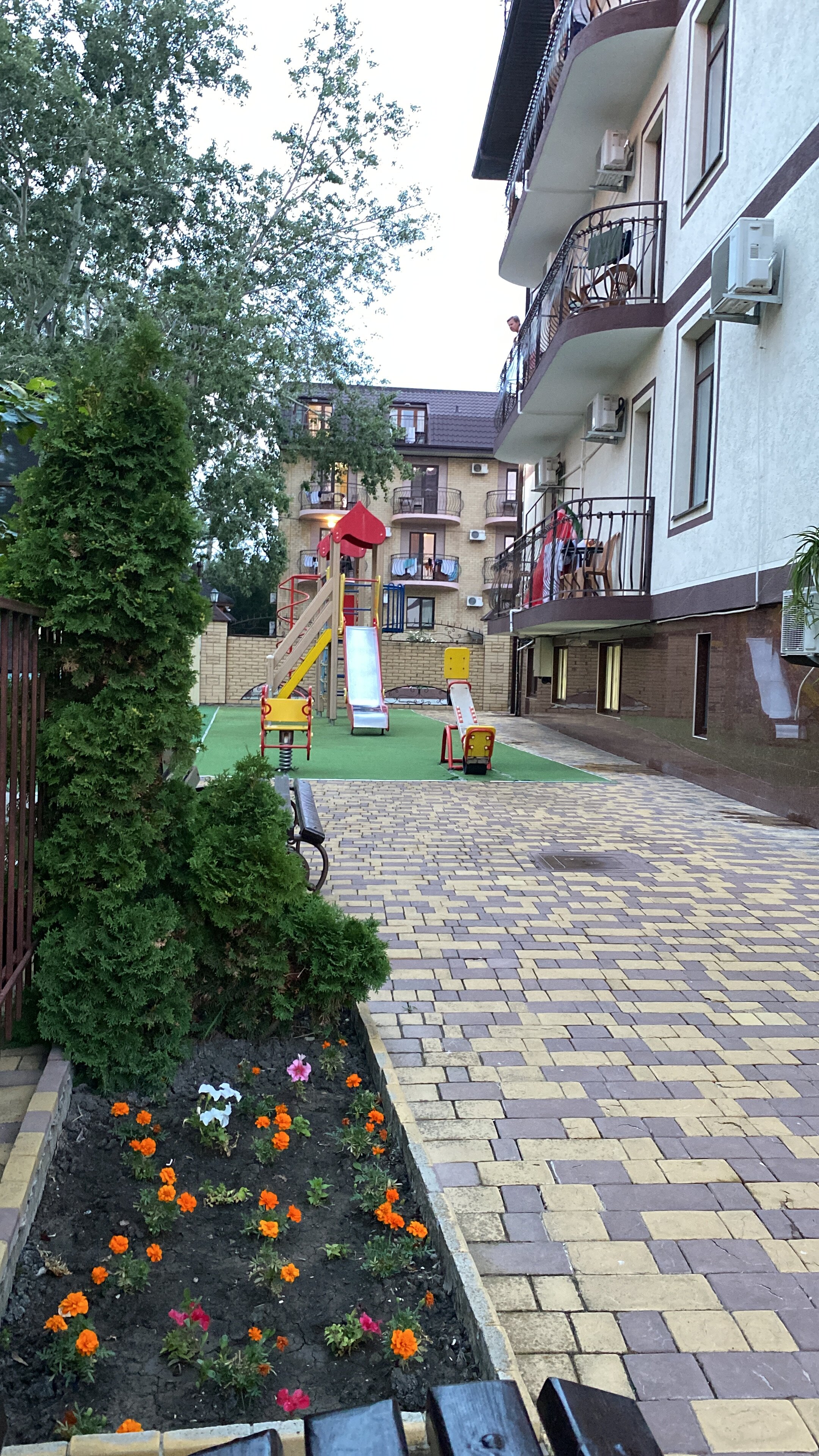 Фото отеля 2