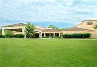 Фото Courtyard by Marriott Lincroft Red Bank