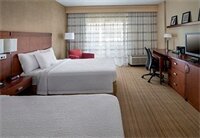 Фото Courtyard by Marriott Newark Liberty International Airport