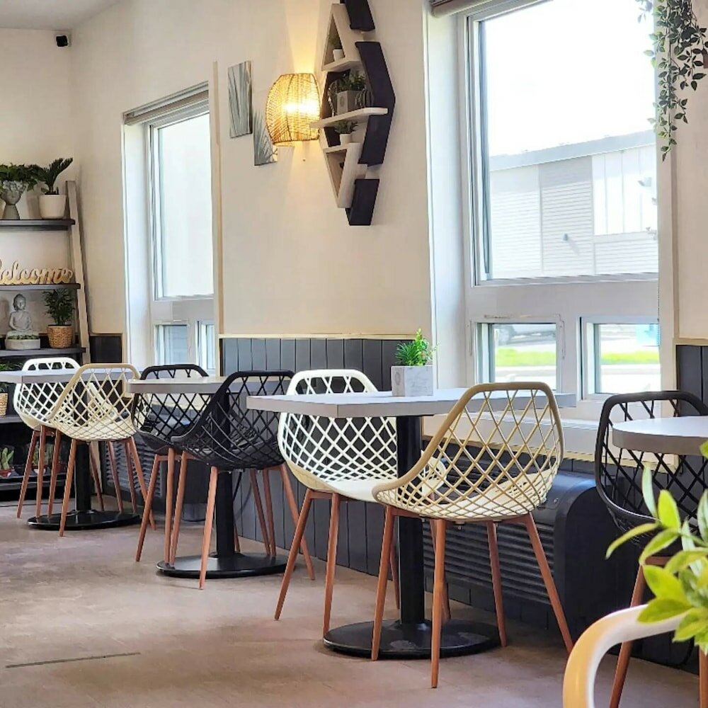 Фото Home Inn and Suites Regina Airport