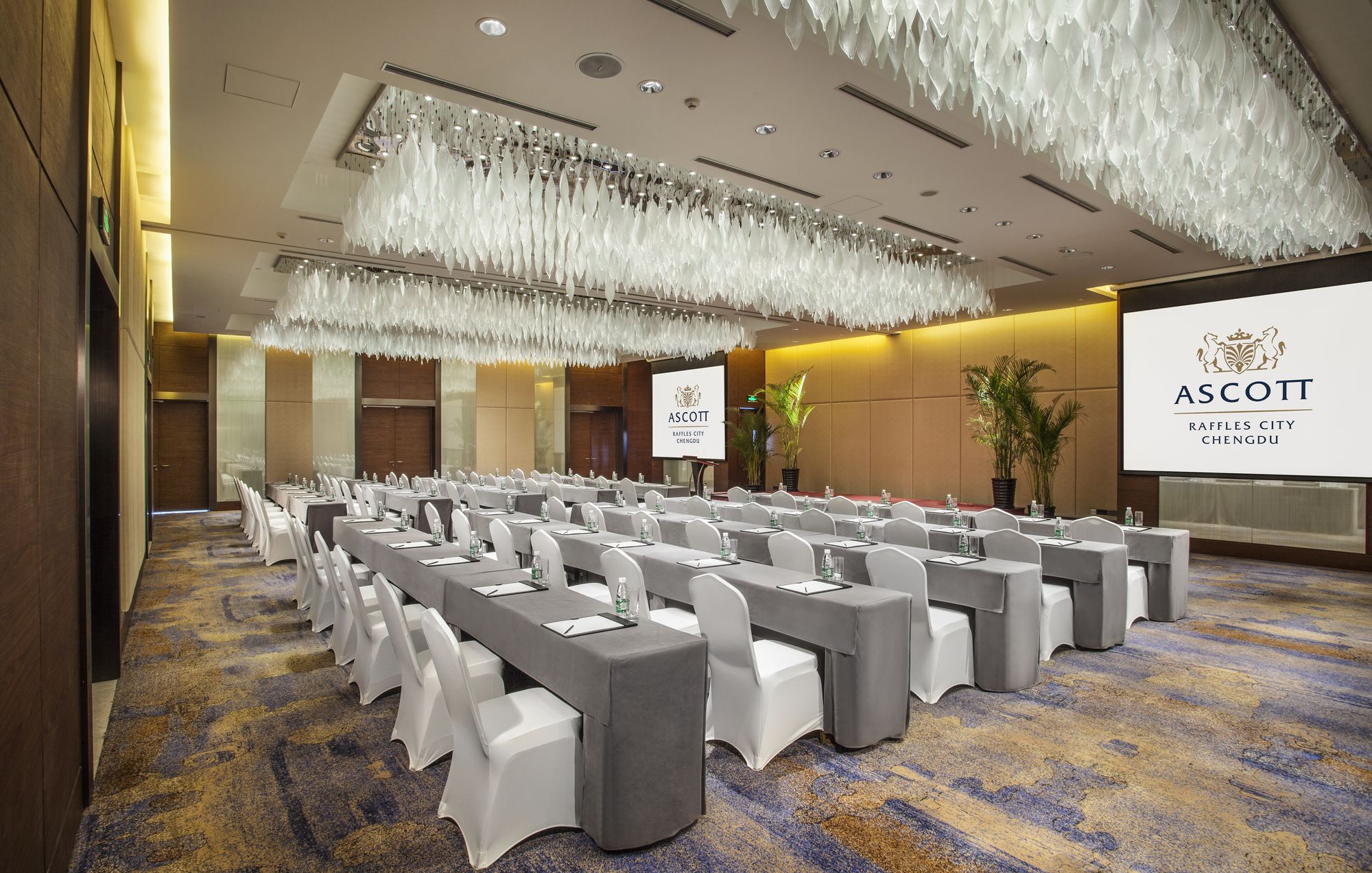 Фото Ascott Raffles City Chengdu