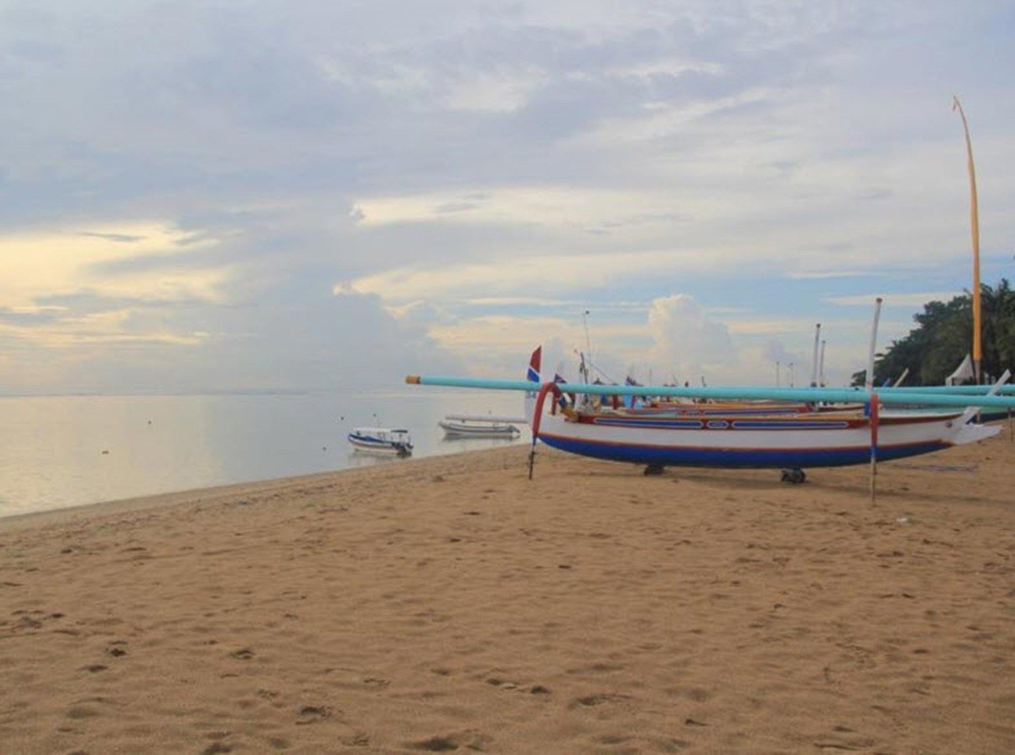 Фото Tandjung Sari Hotel