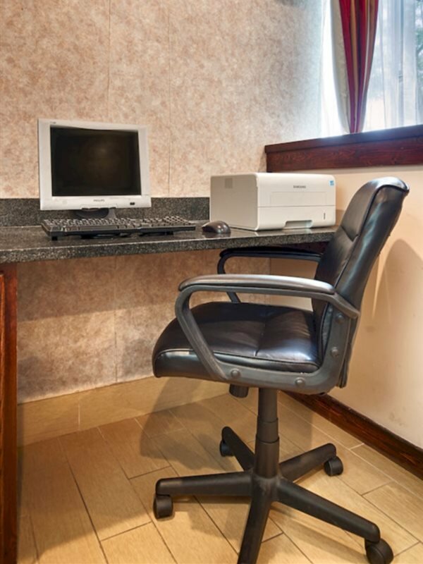 Фото Best Western Des Plaines Inn