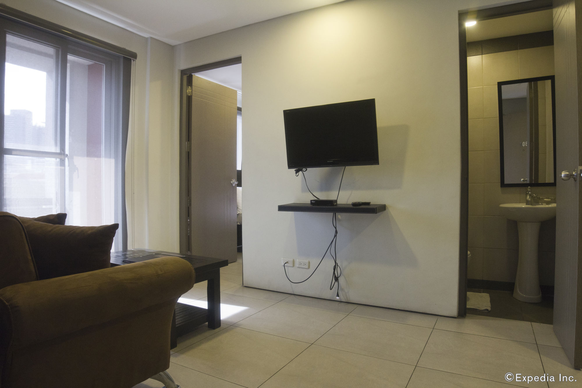Фото Jade Hotel & Suites