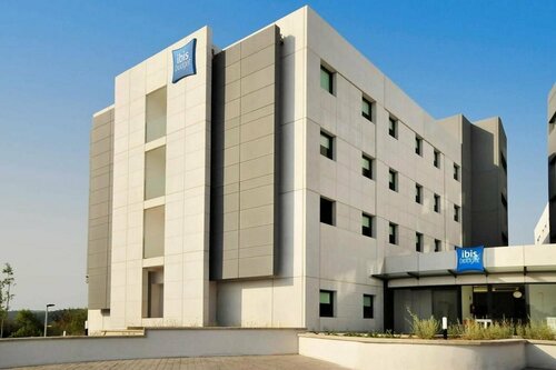 Внешний вид отеля Ibis Budget Girona Costa Brava в Жироне, фото 1