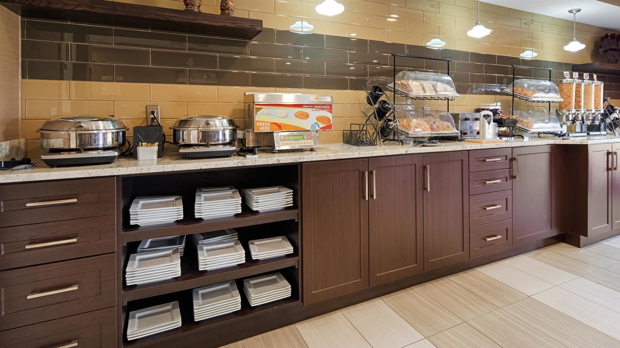 Фото Best Western Plus Red Deer Inn & Suites