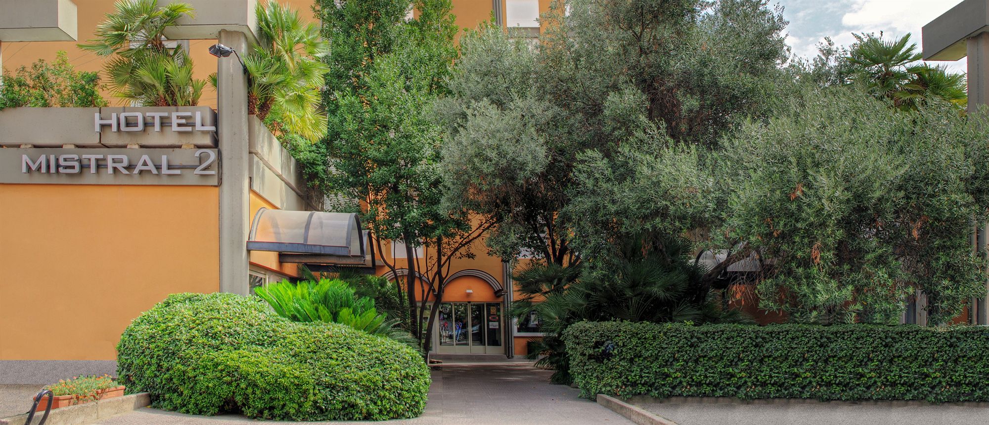 Фото отеля 2