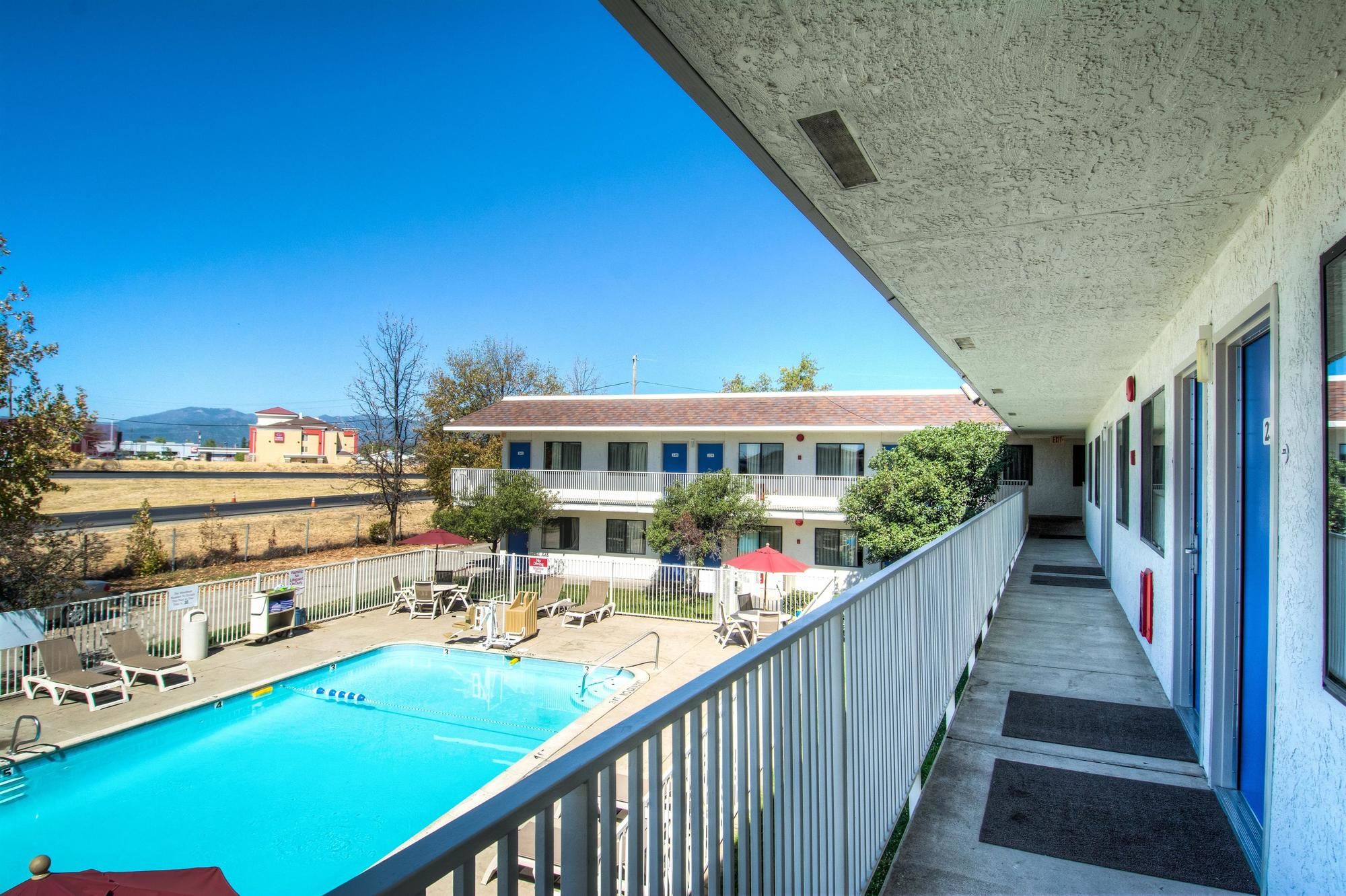 Фото Motel 6 Redding, Ca - North