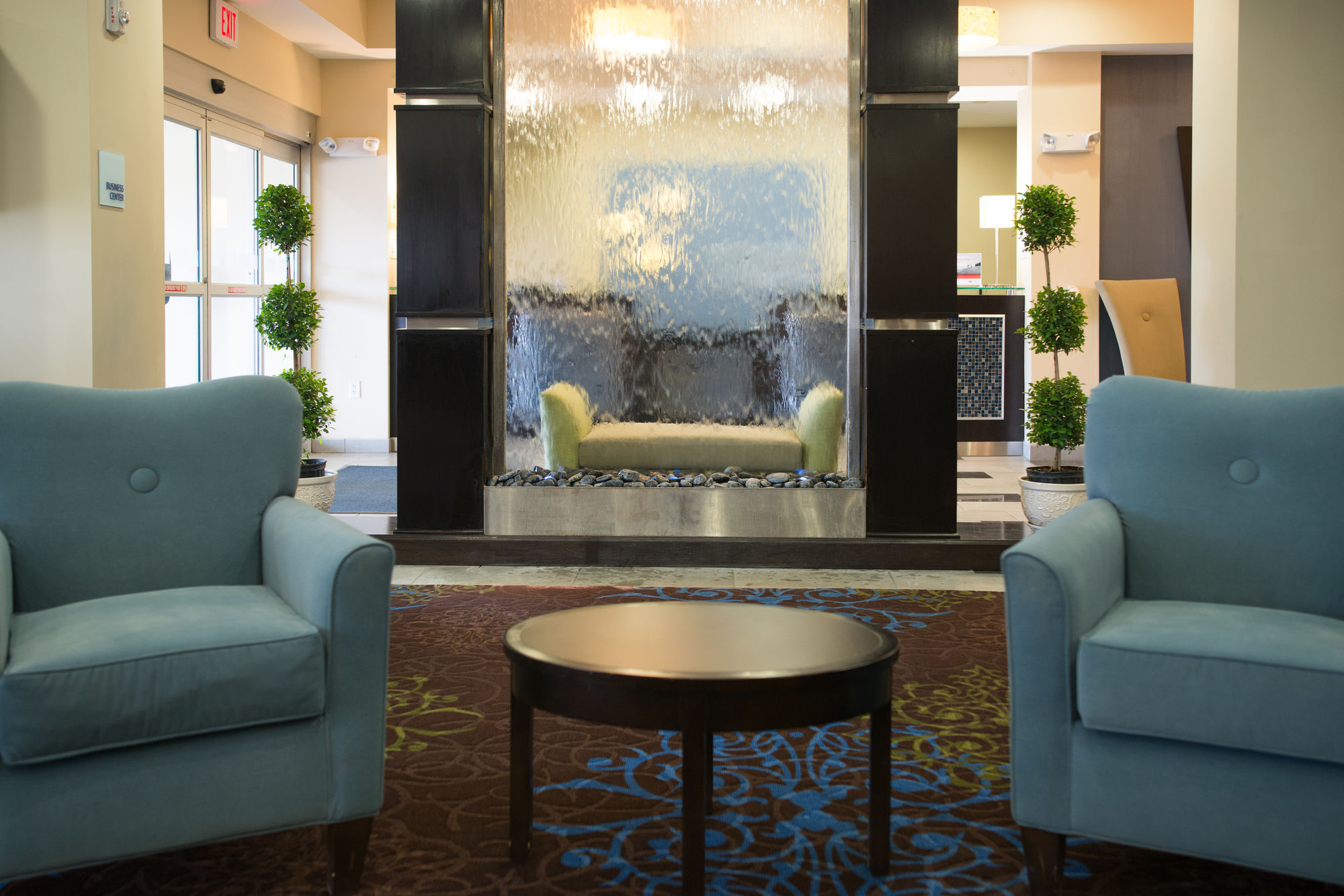 Фото Holiday Inn Express Hotel & Suites Albert Lea - I-35, an Ihg Hotel