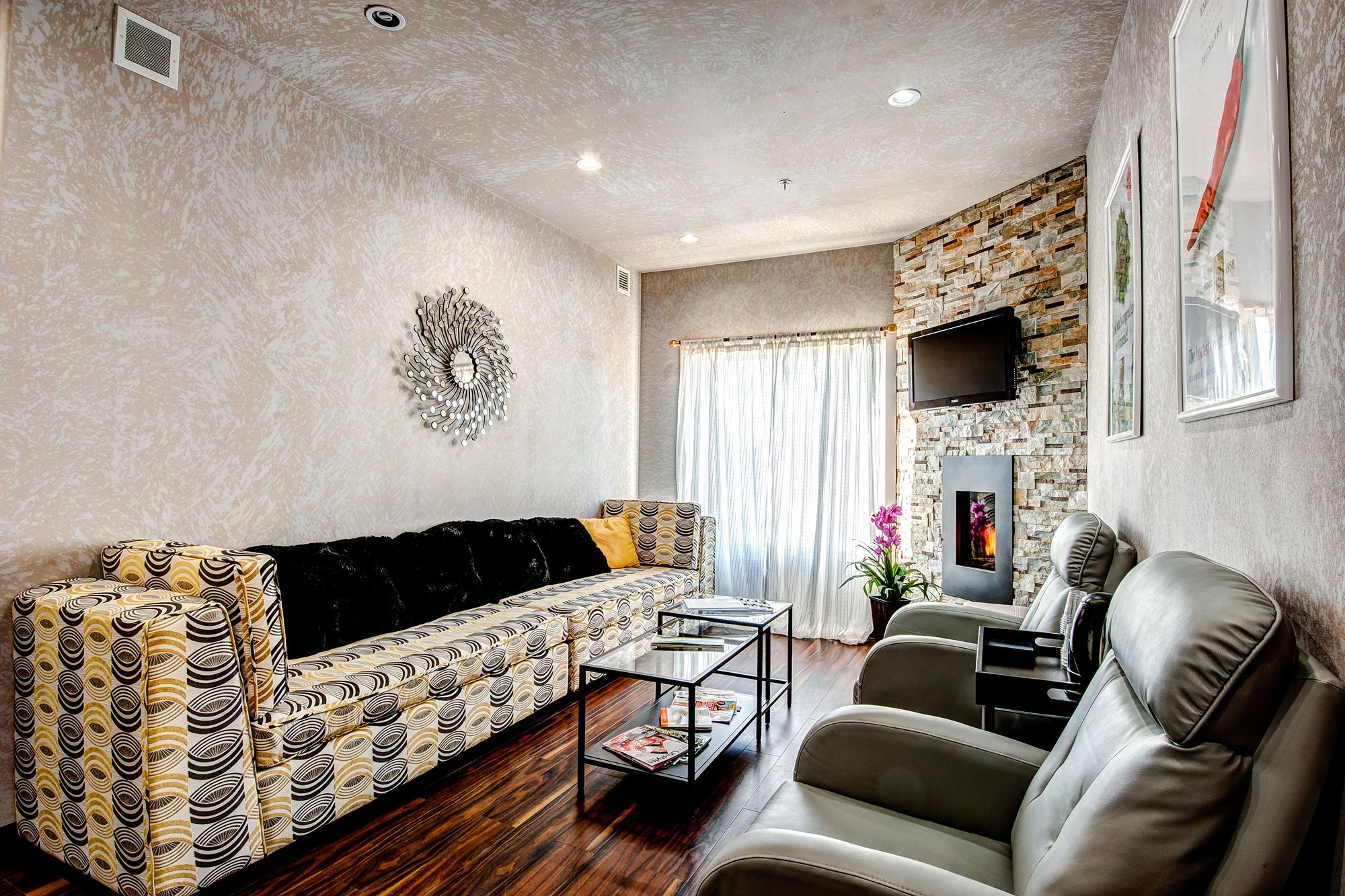 Фото Home Inn & Suites Swift Current