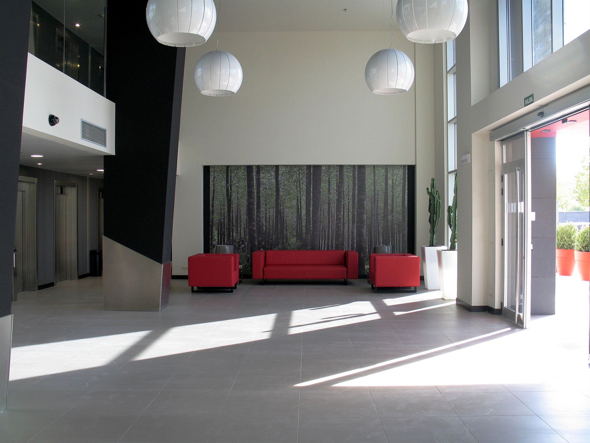 Фото Vertice Roomspace Madrid