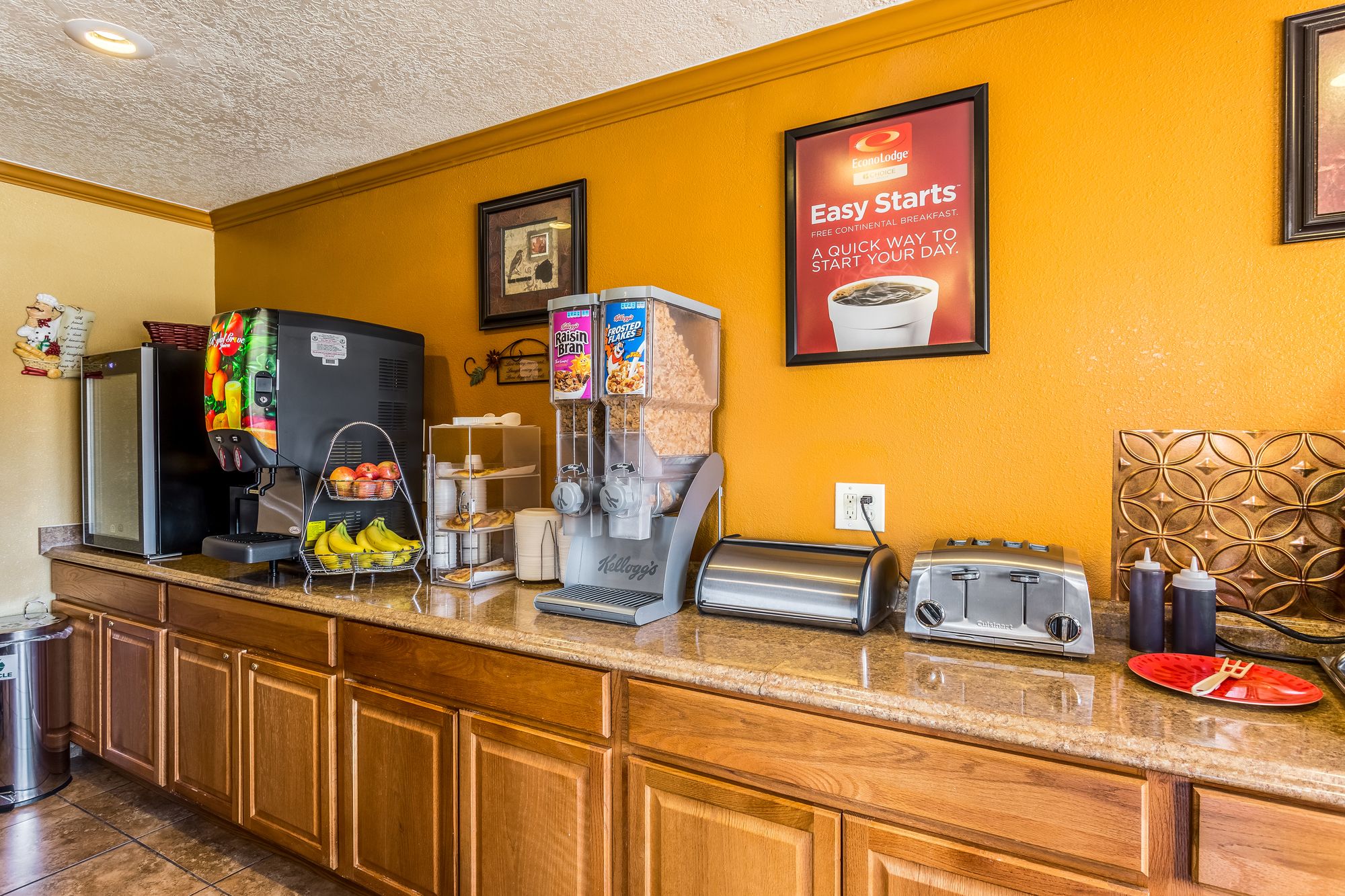 Фото Econo Lodge Inn & Suites