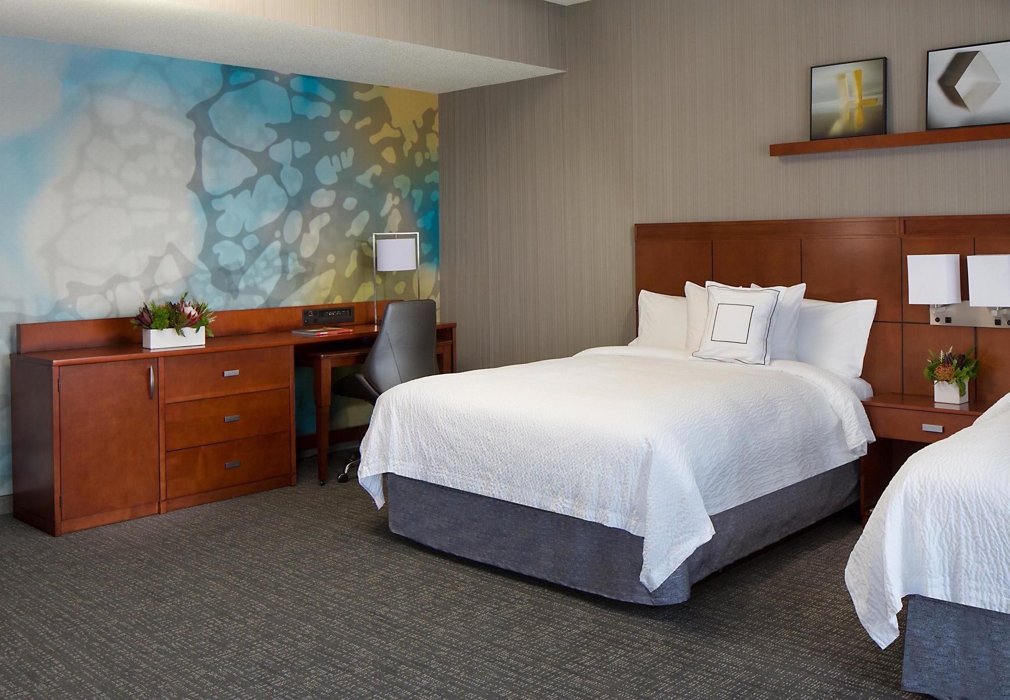 Фото Courtyard by Marriott Downtown Grand Rapids