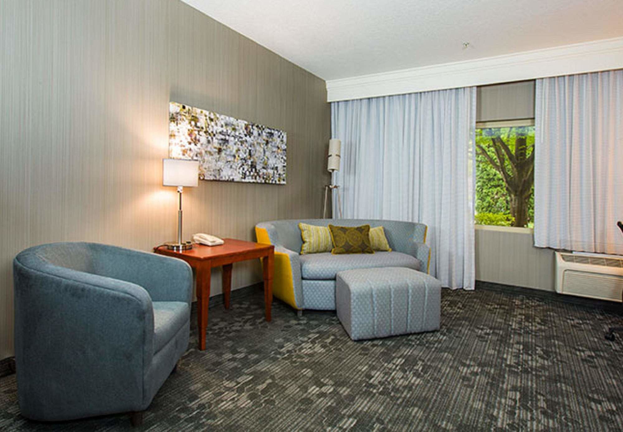 Фото Courtyard by Marriott Portland Tigard