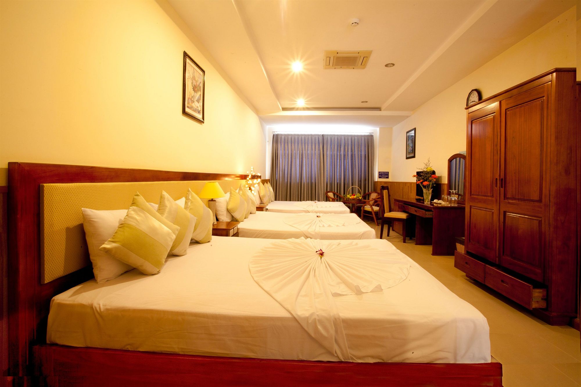 Фото Nhat Thanh Hotel