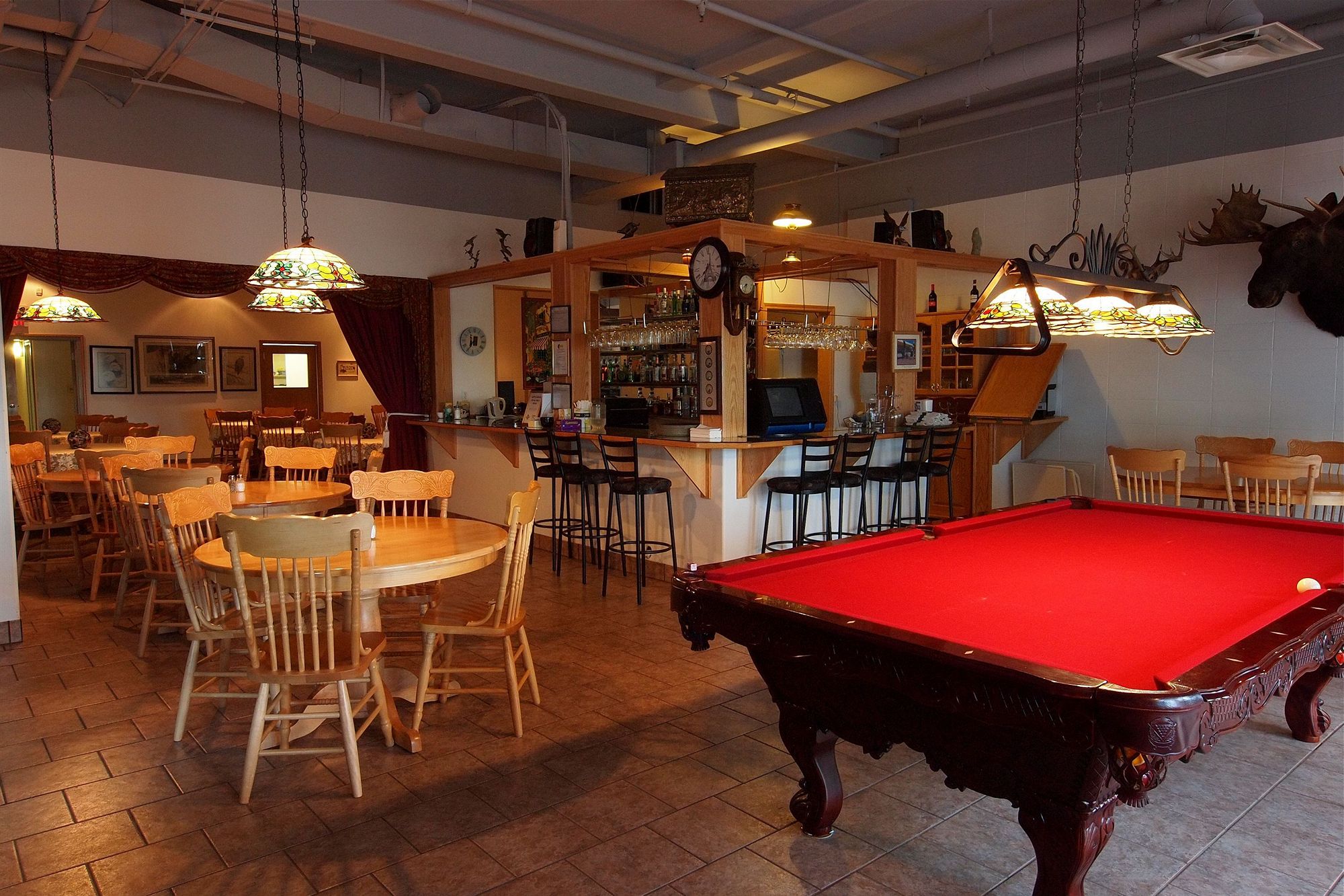 Фото Executive House Suites Hotel & Conference Centre