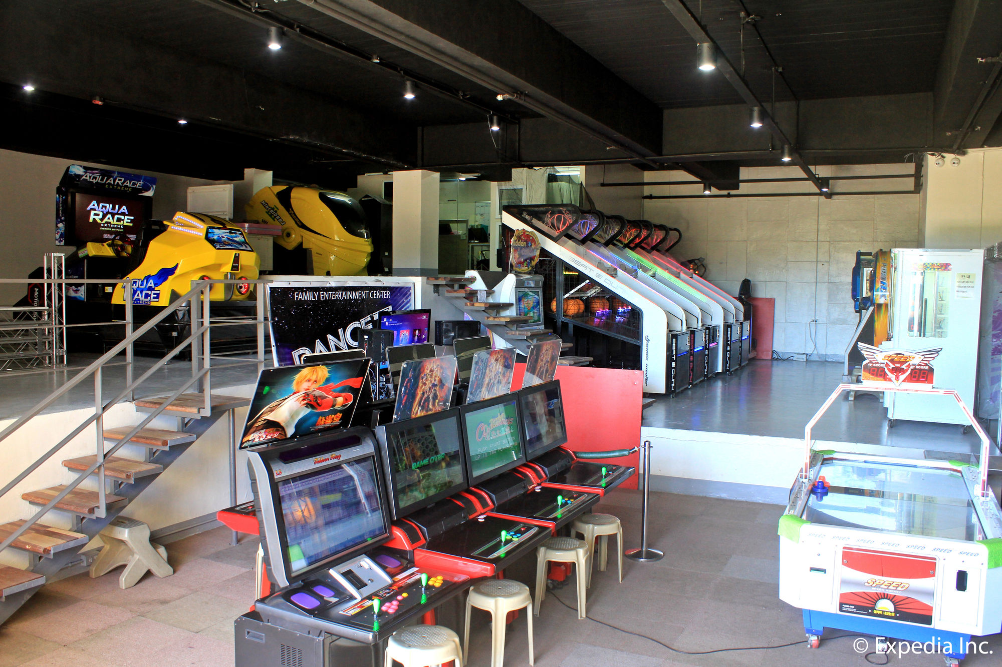 Фото Newtown Plaza Hotel