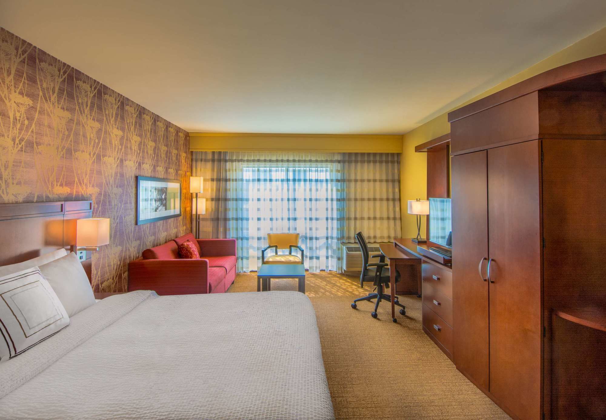 Фото Courtyard by Marriott Charleston Downtown/Civic Center