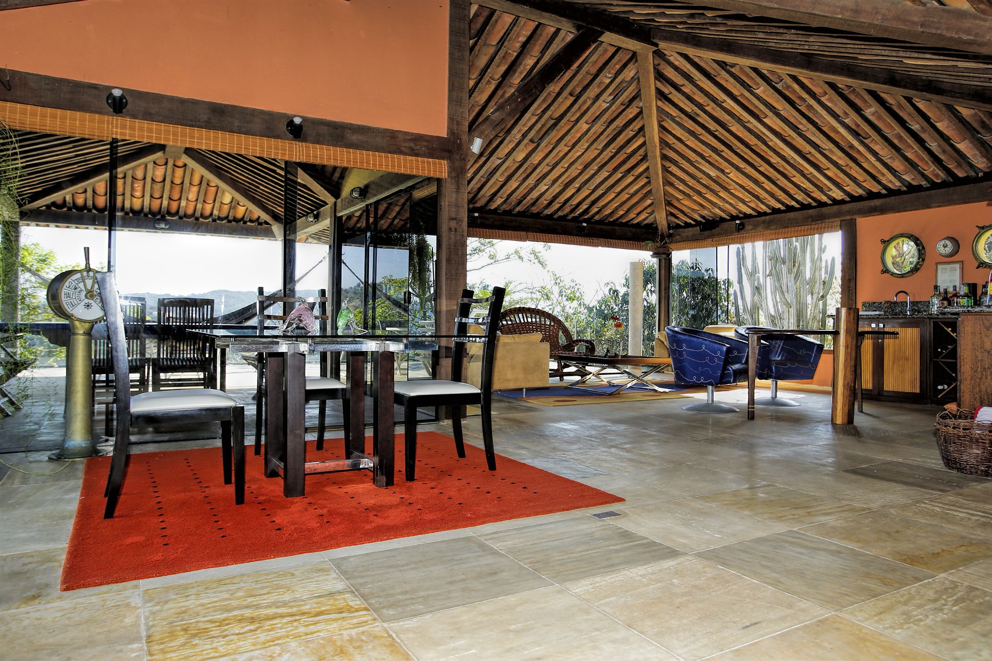 Фото Cliffside Luxury Inn