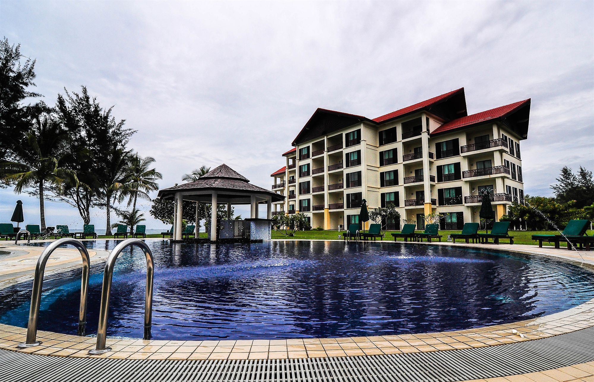 Фото Borneo Beach Villa & Suite