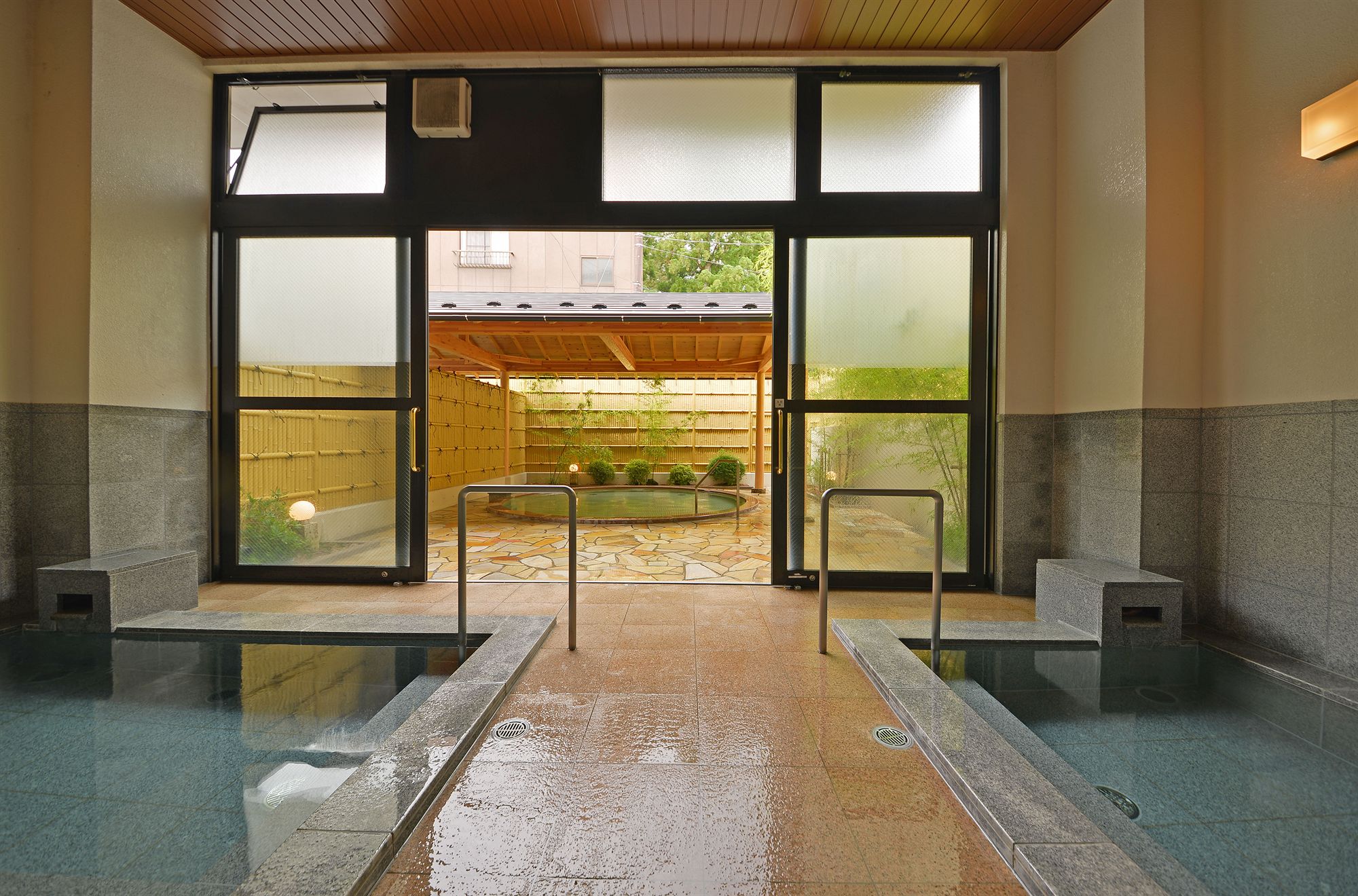 Фото Nikko Station Hotel Classic