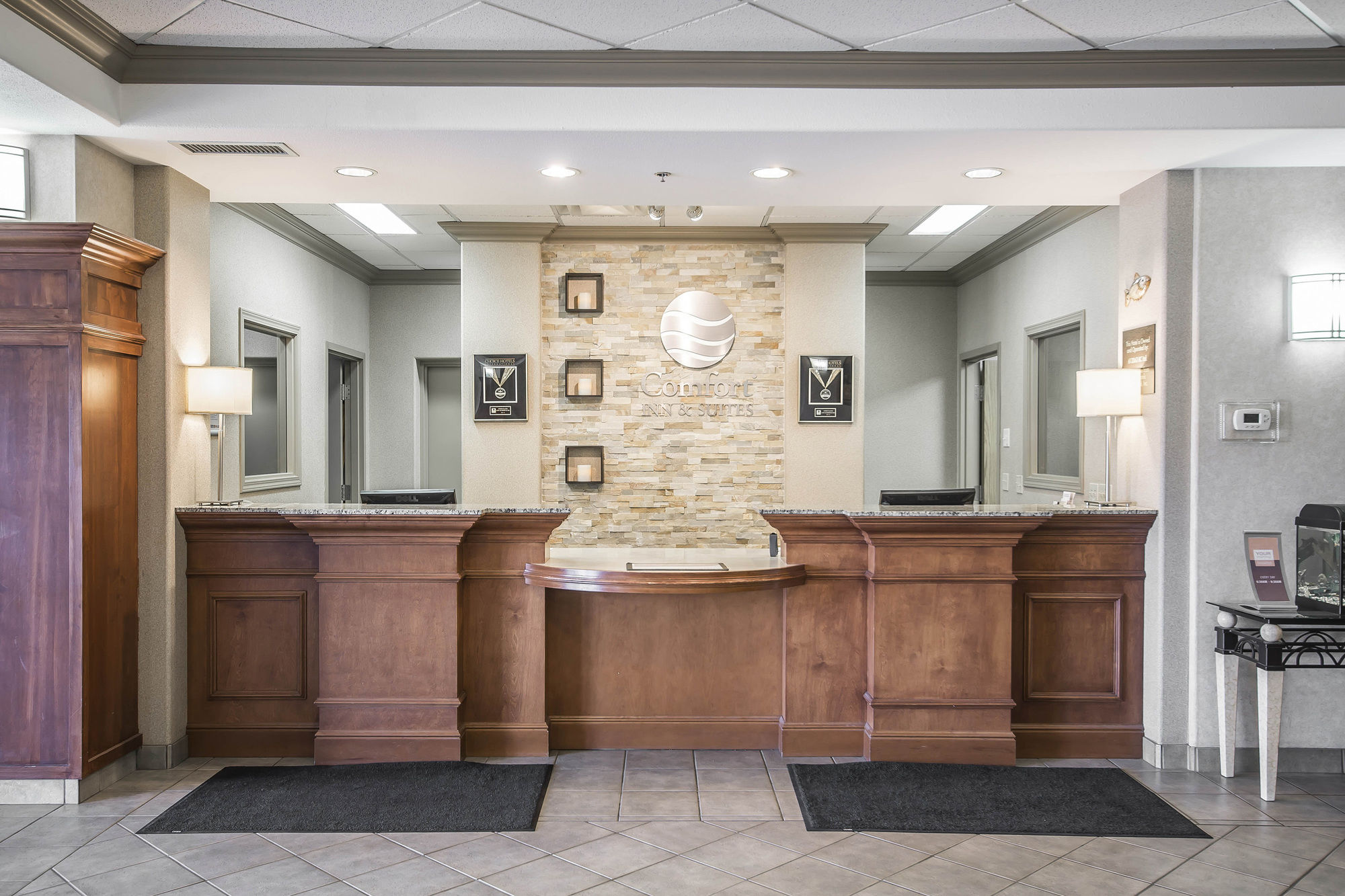 Фото Comfort Inn & Suites