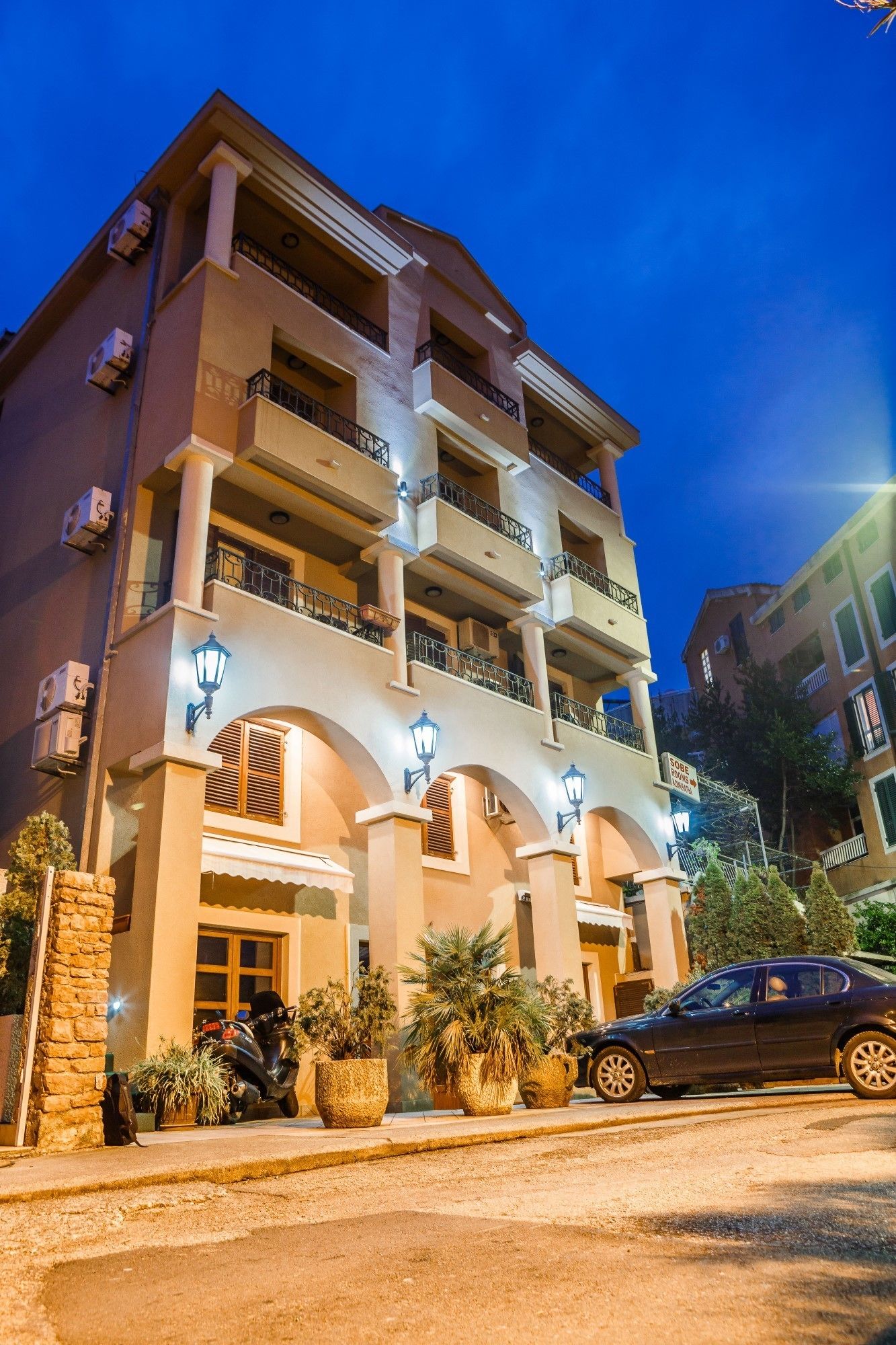 Фото отеля 1