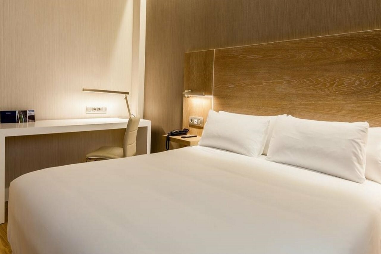 Фото Nh Oviedo Principado