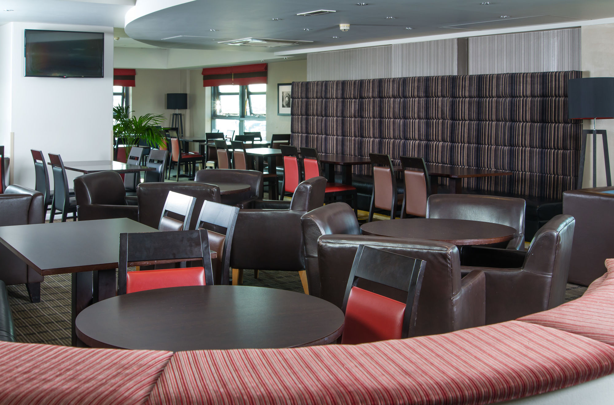 Фото Holiday Inn Express London Luton Airport, an Ihg Hotel