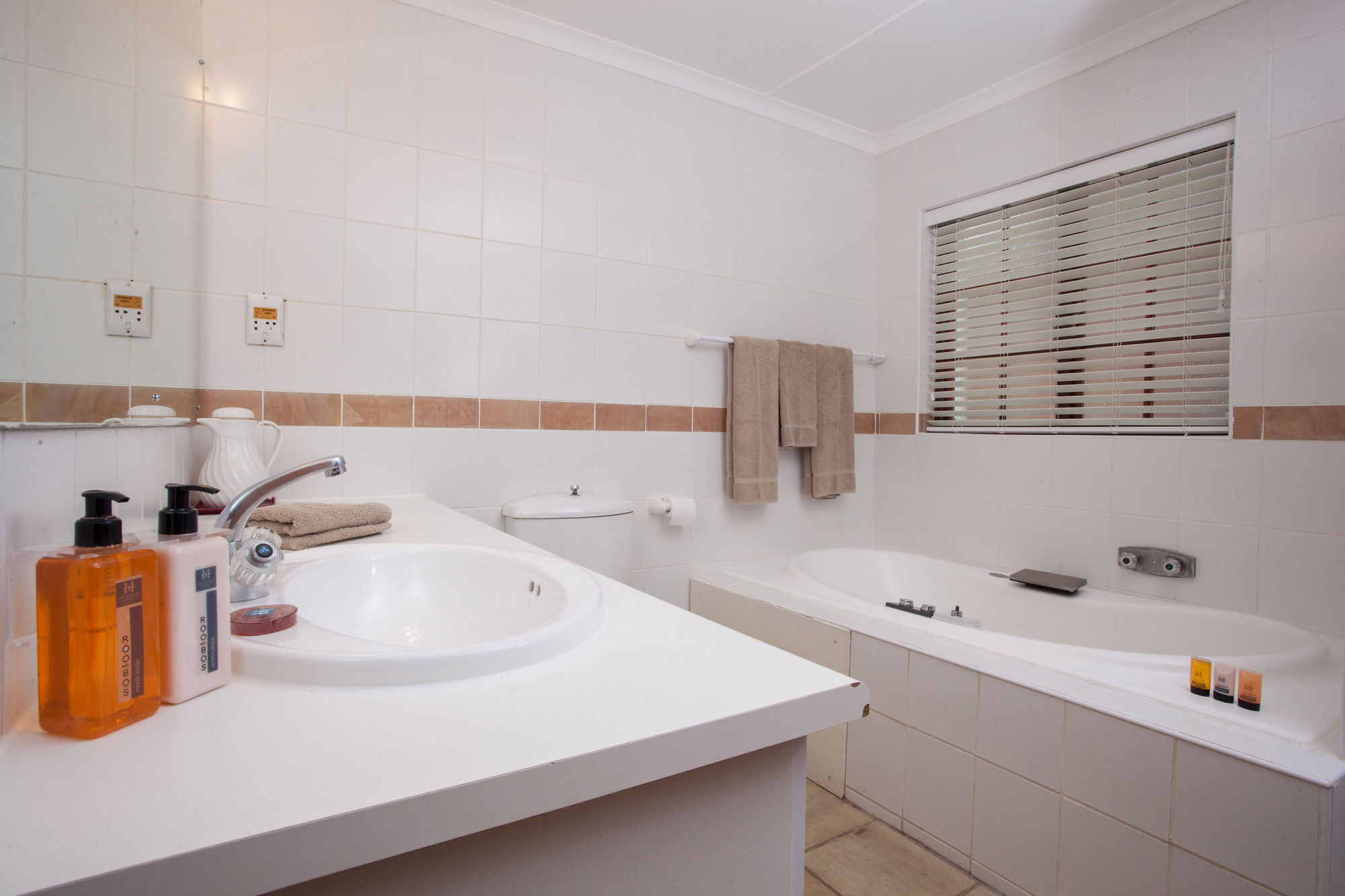 Фото The Wilderness Hotel