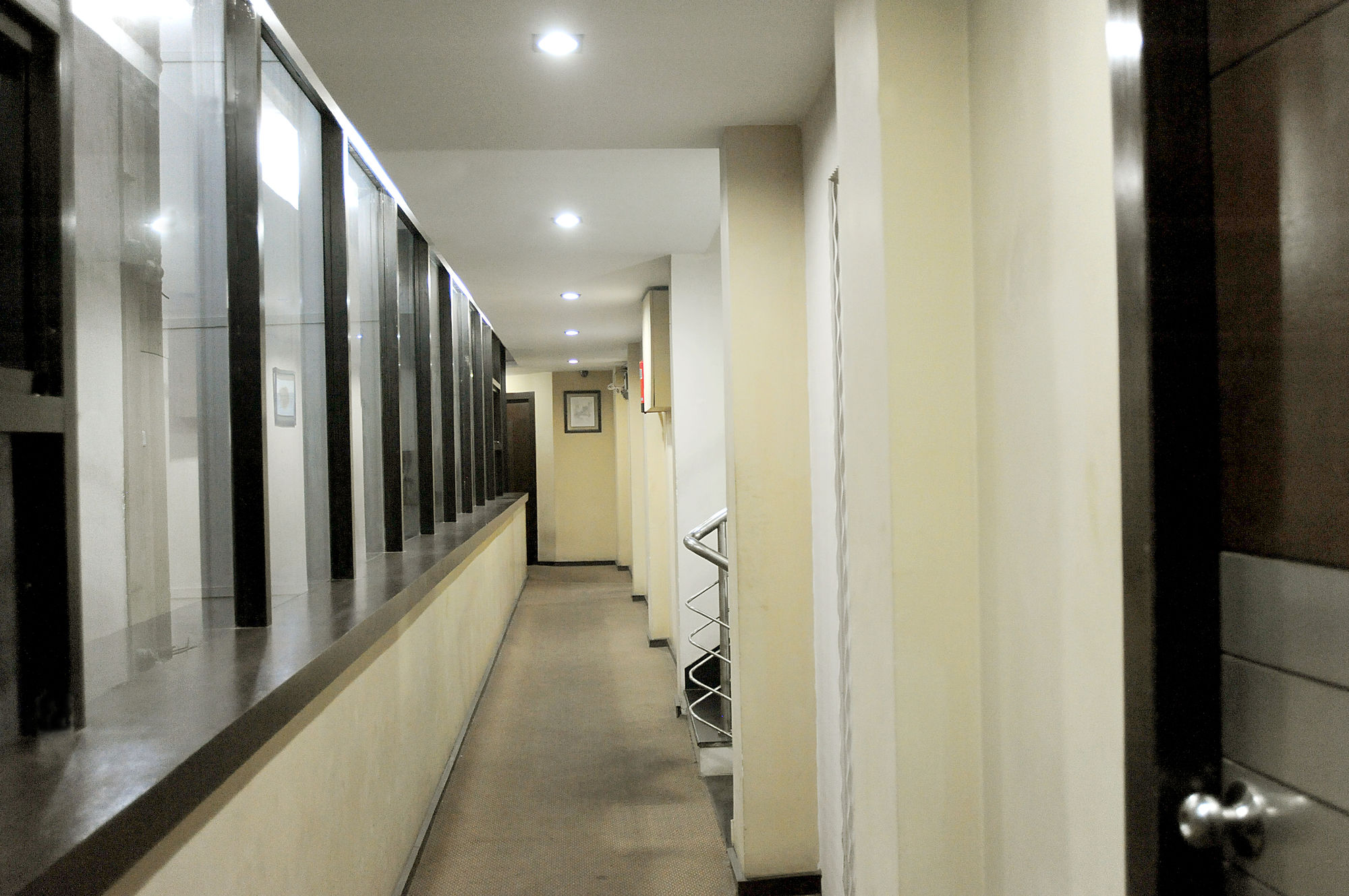 Фото Lee International