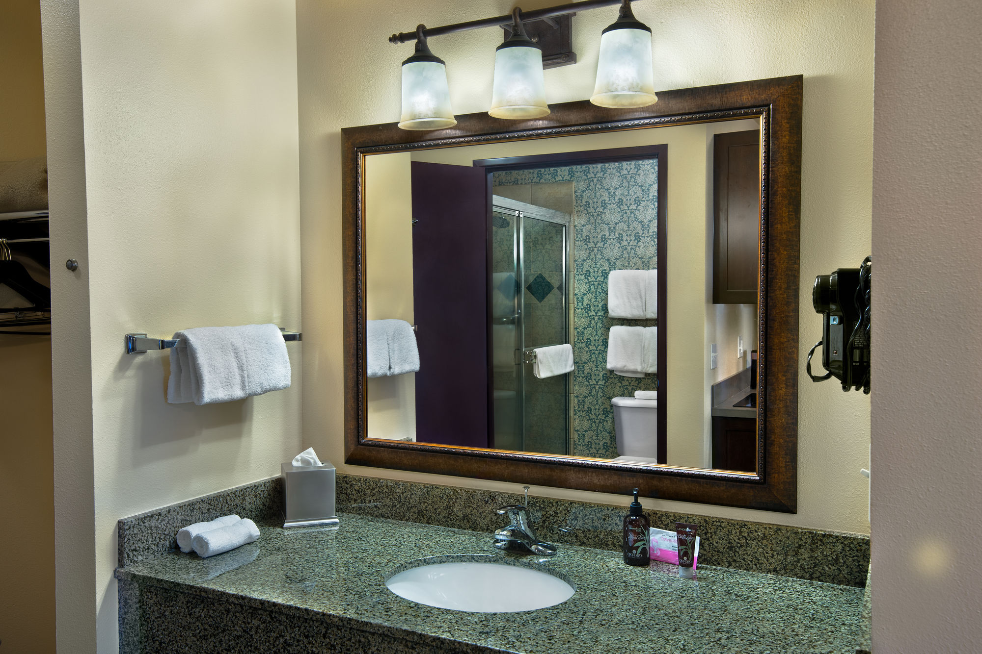Фото Oxford Suites Pendleton