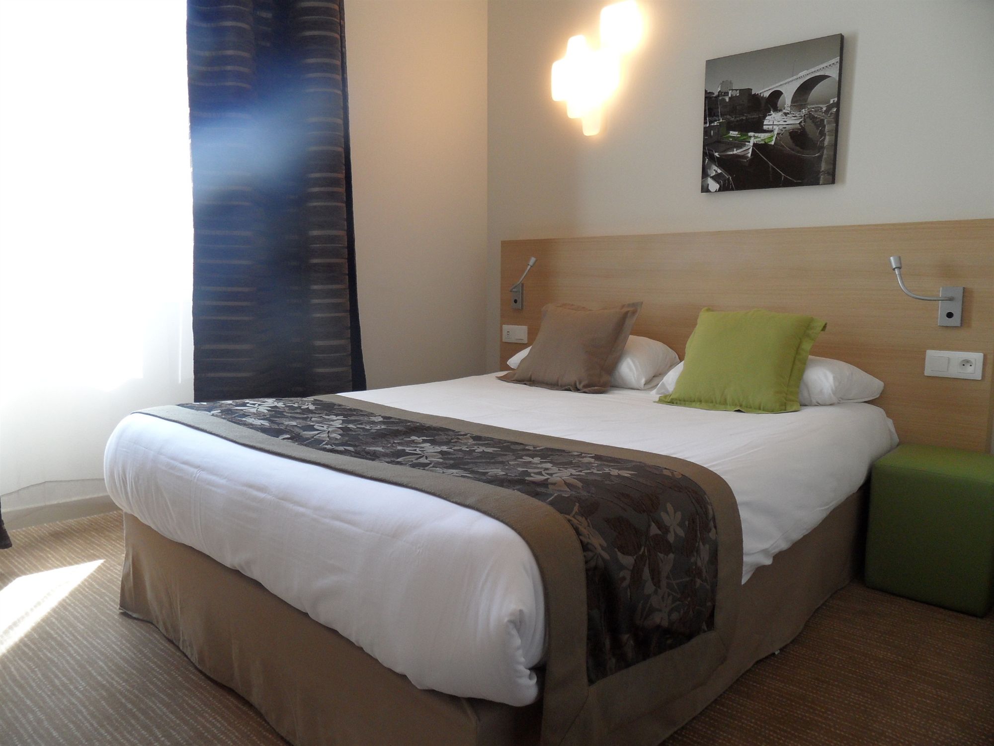 Фото Ibis Styles Marseille Gare Saint-Charles