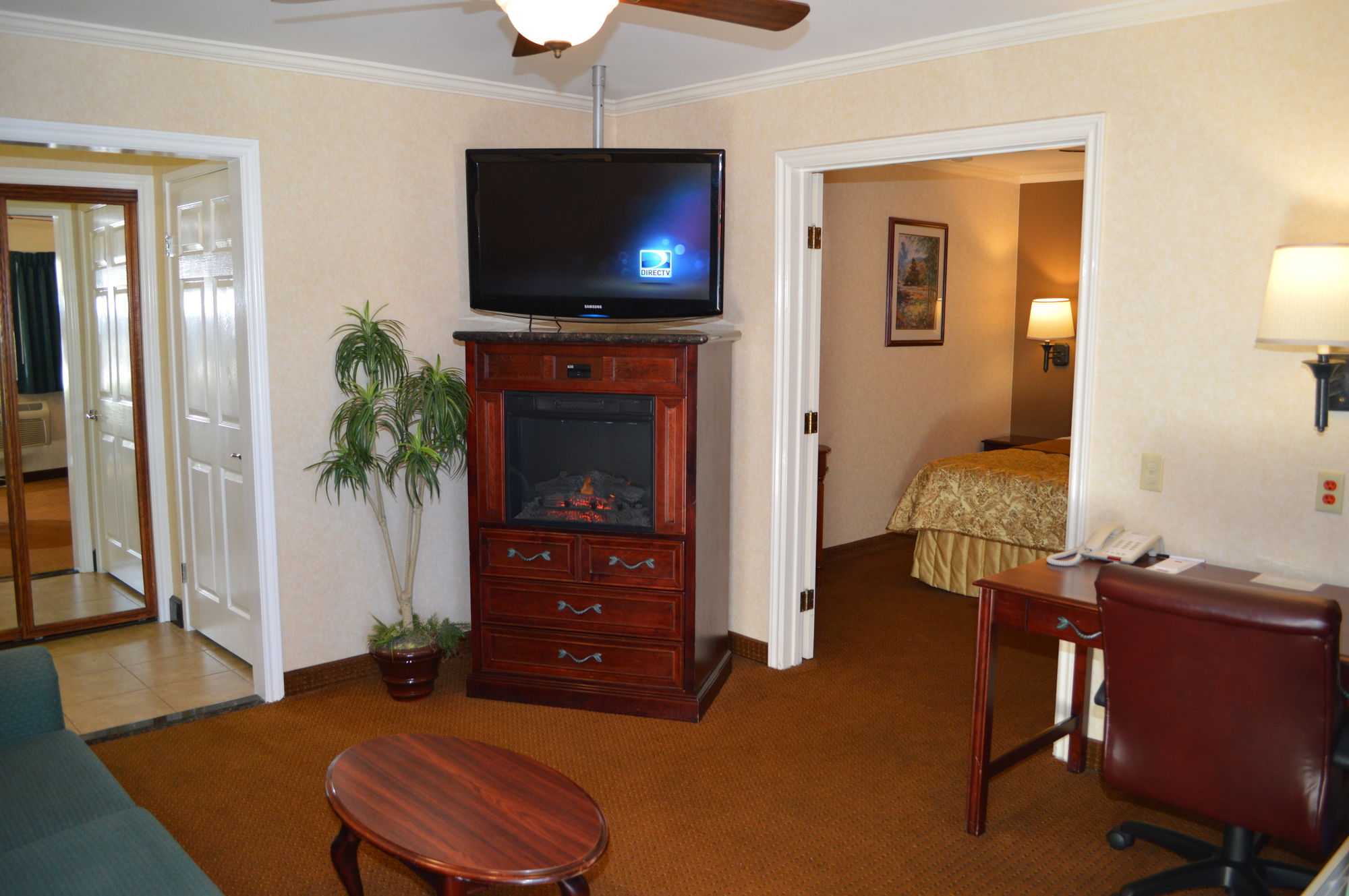 Фото Dynasty Suites Redlands