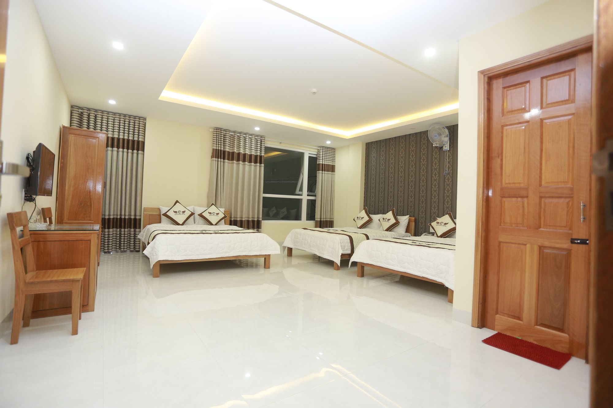 Фото Dam Phuc Hotel