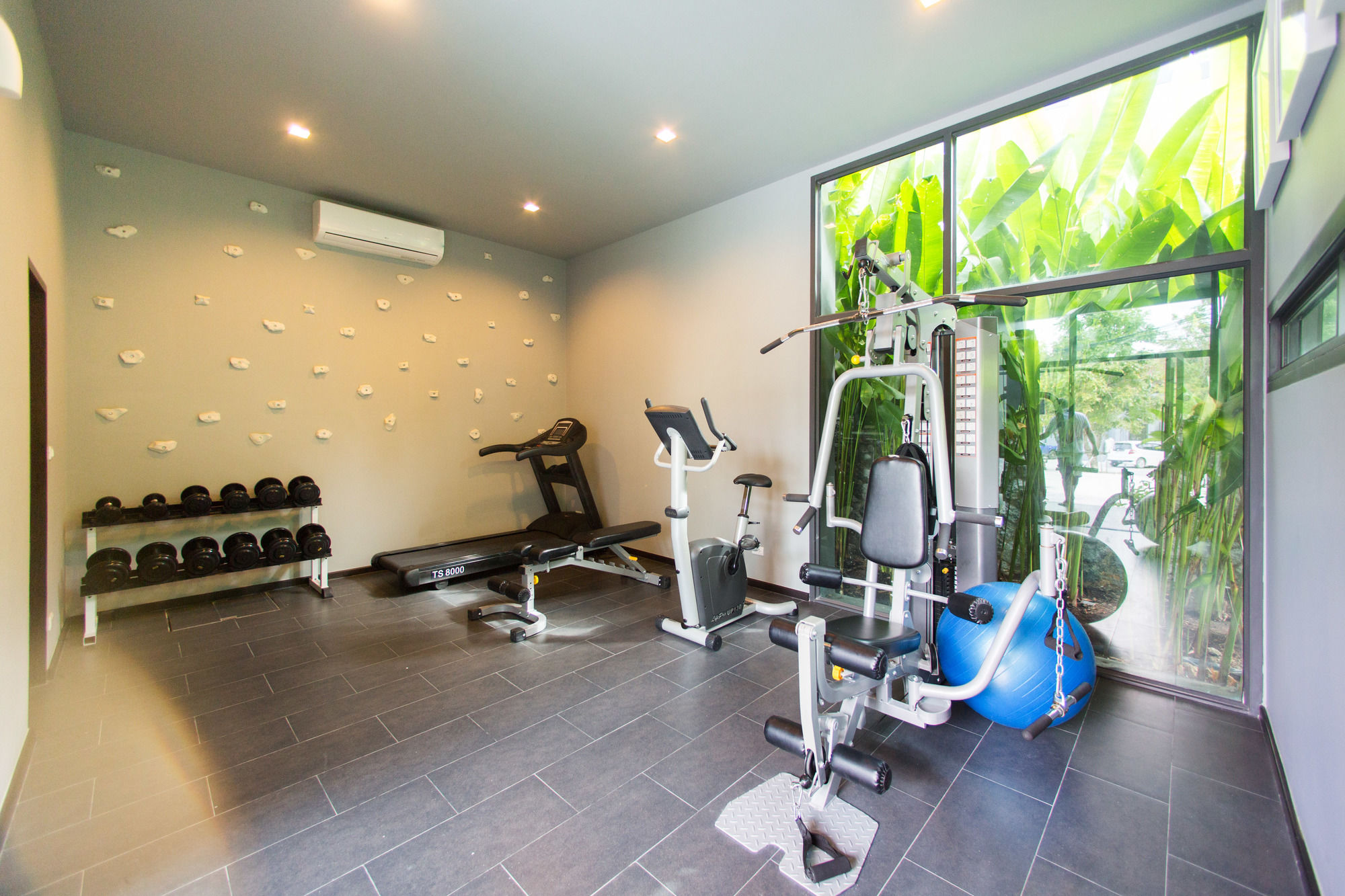 Фото Saiyuan Estate by TropicLook