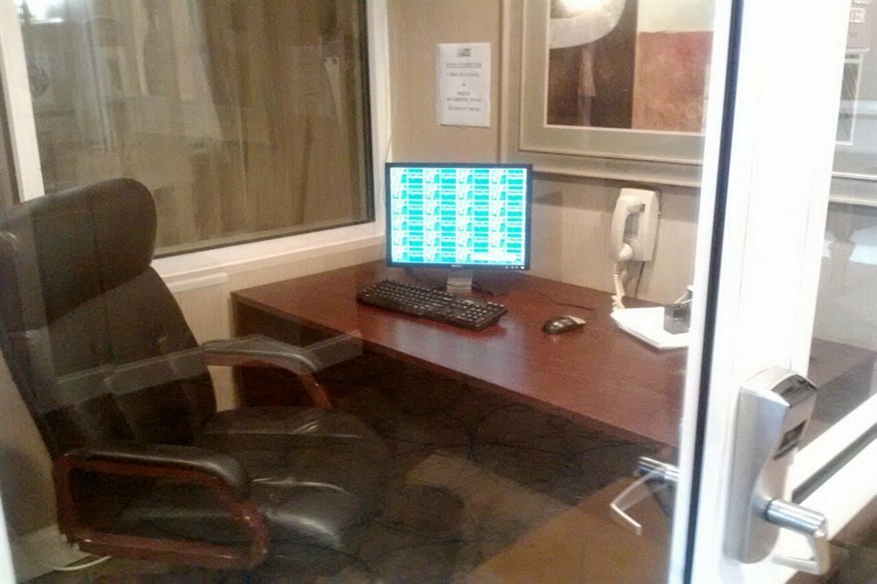 Фото Holiday Inn Express Hotel & Suites Clearwater/Us 19 N, an Ihg Hotel