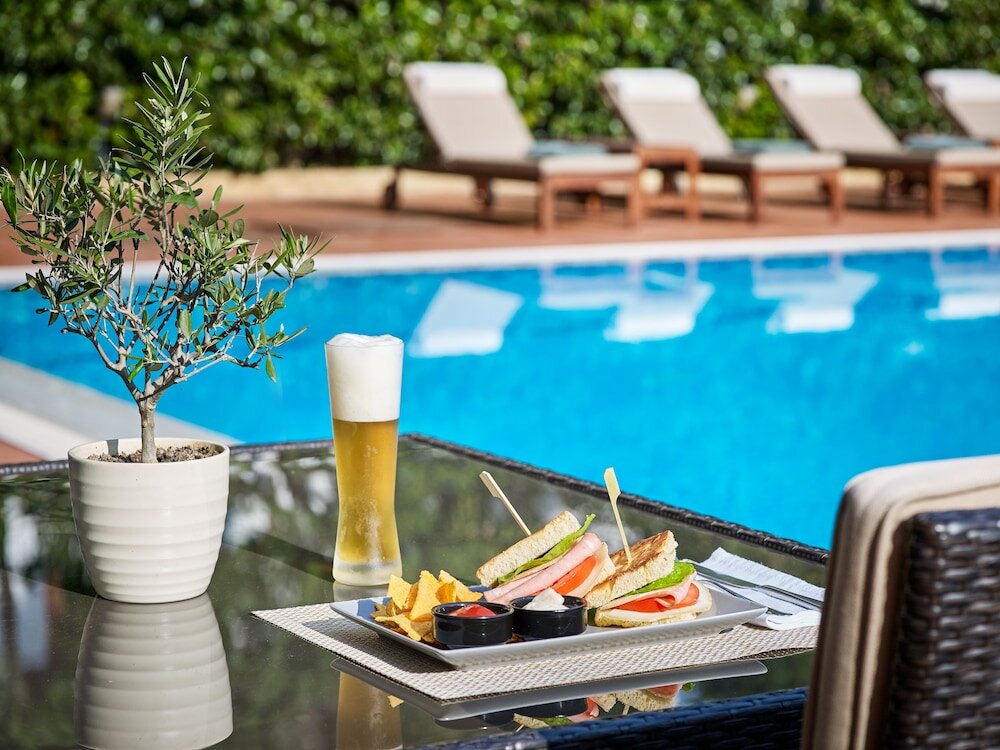 Фото Blazer Suites Hotel