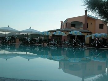 Фото Albergo Residenziale Li Troni