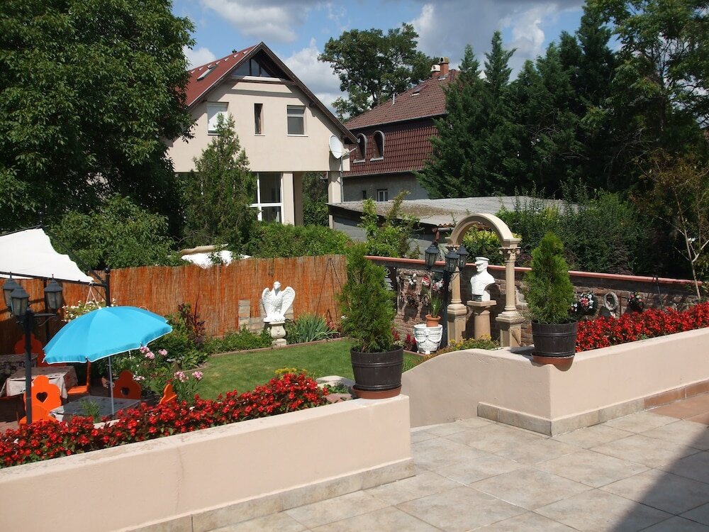 Фото Attila Hotel & Restaurant