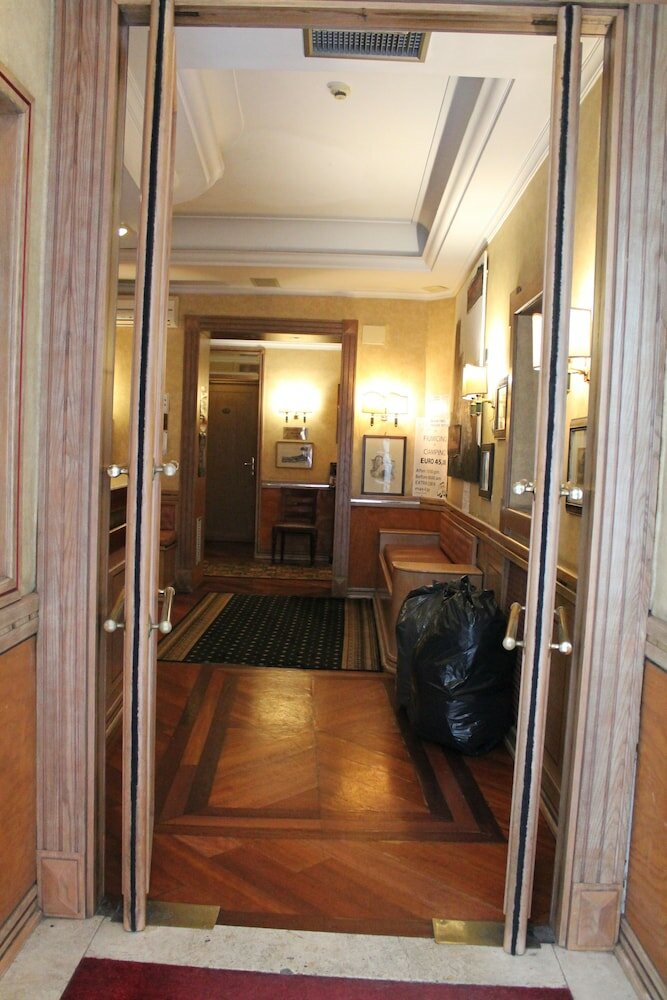 Фото Hotel Pomezia