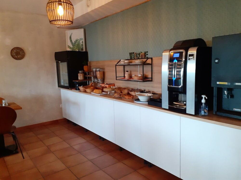 Фото Hotel Athéna