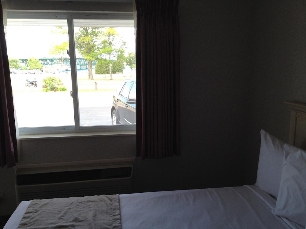 Фото Parkside Inn Bridgeview