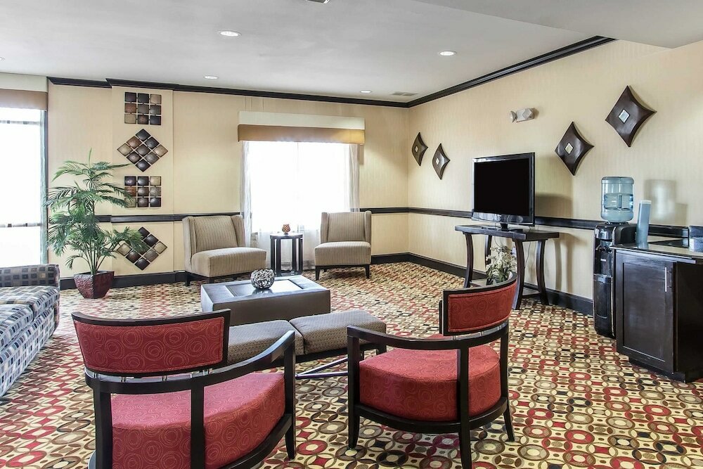 Фото Comfort Suites Lawton Near Fort Sill