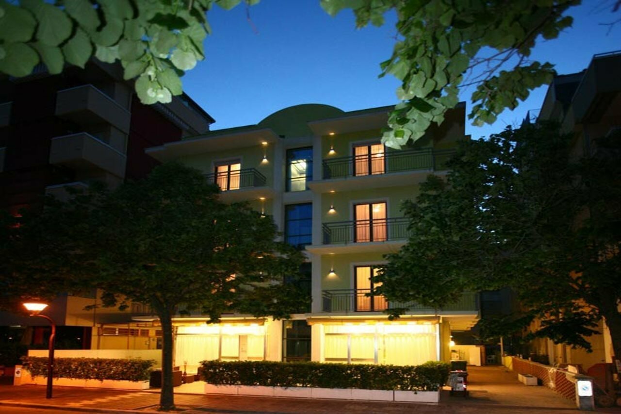 Фото отеля 1