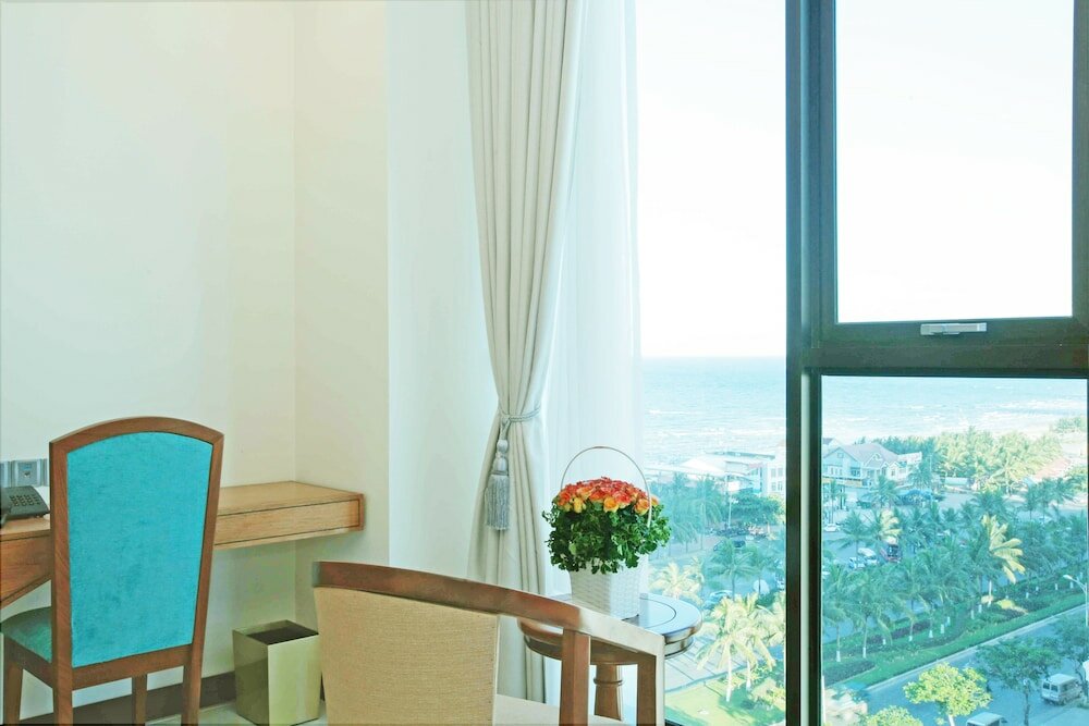 Фото Mandila Beach Hotel DaNang
